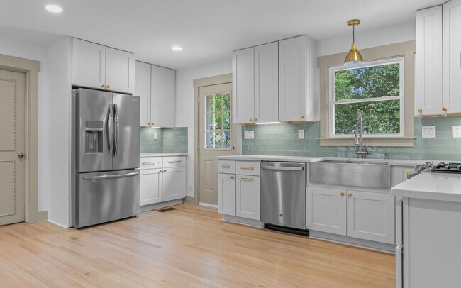 Foto del edificio - 4812 Bromfield Ave