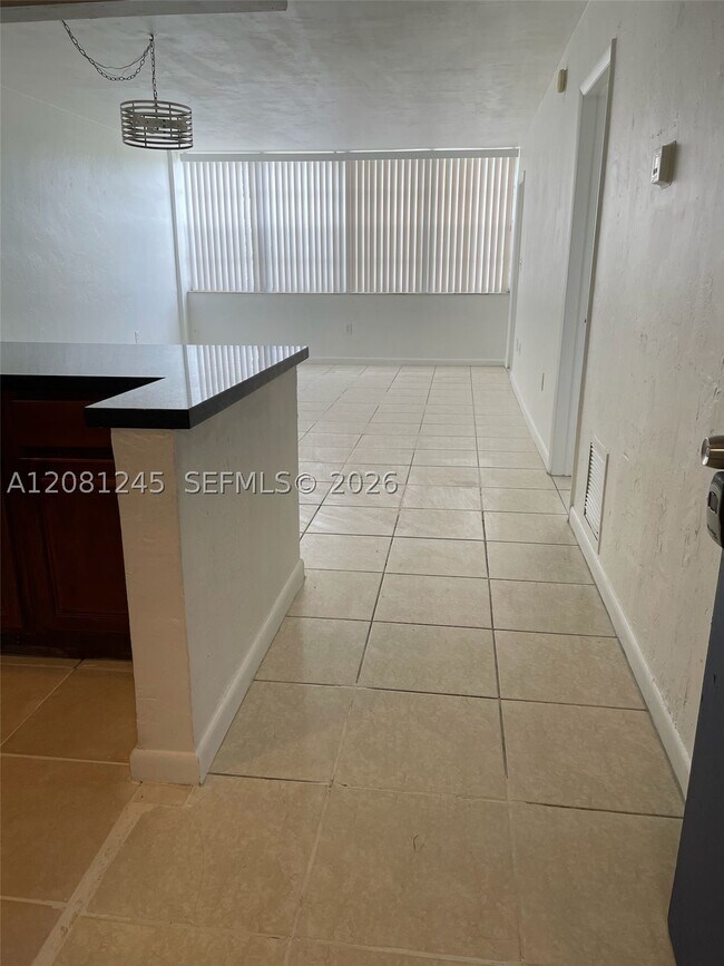 Foto del edificio - 2175 NE 170th St