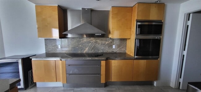 Photo - 2600 Island Blvd House