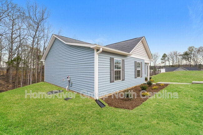 Building Photo - 2814 Carrollwood Dr
