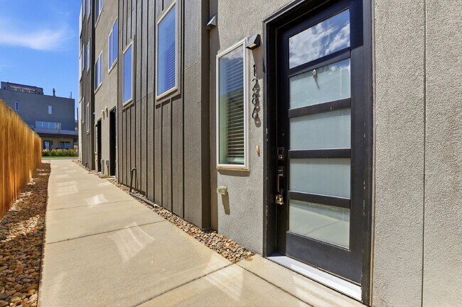 Building Photo - $2,745.95, 2-bed, 2.5 bath, located in Denver with a Rooftop Patio