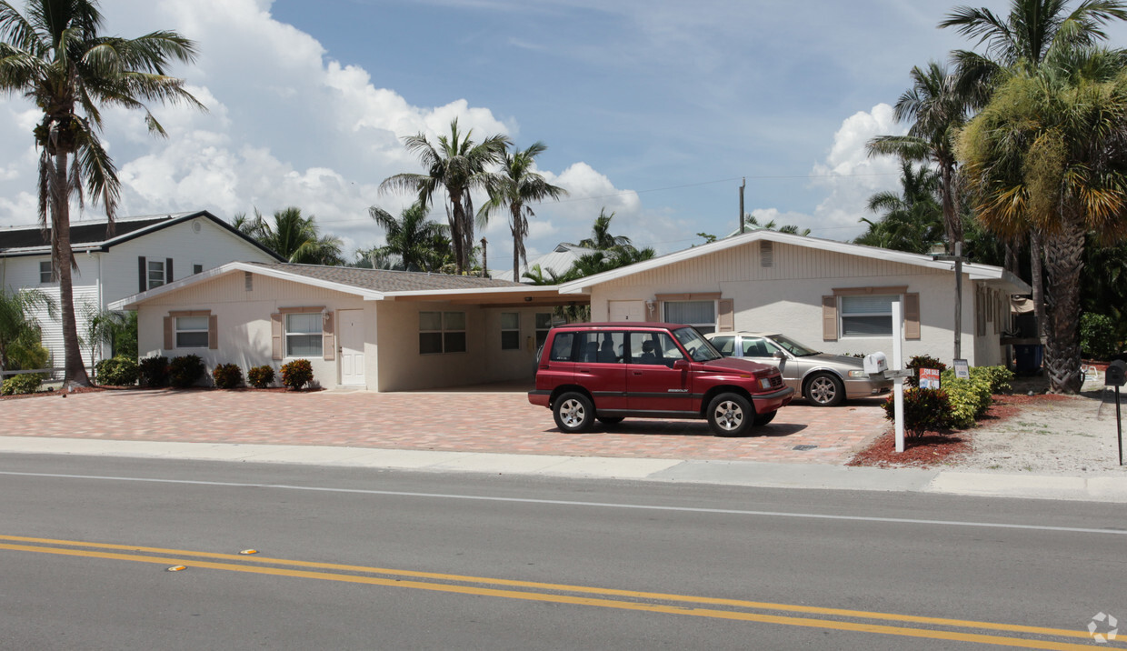 Primary Photo - GULF BREEZE AT FORT MYERS