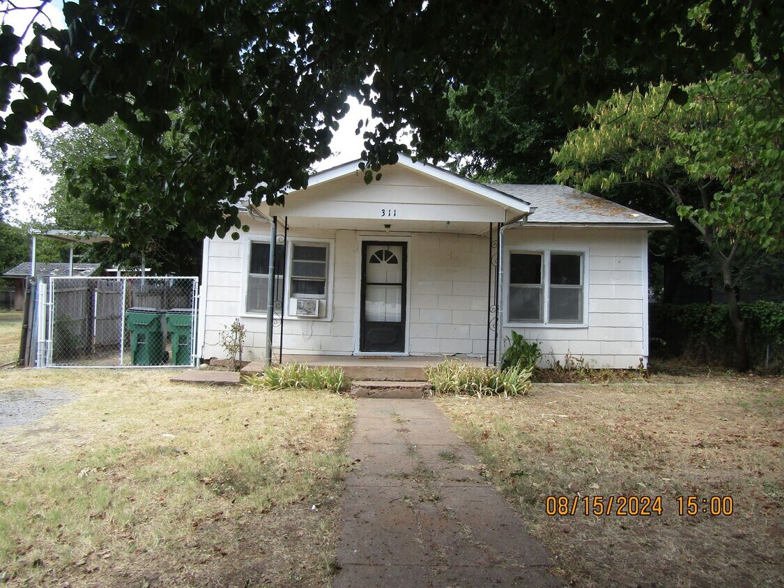 Primary Photo - Charming cottage in Walters--New paint, re...