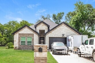Building Photo - 328 Lakey Rd