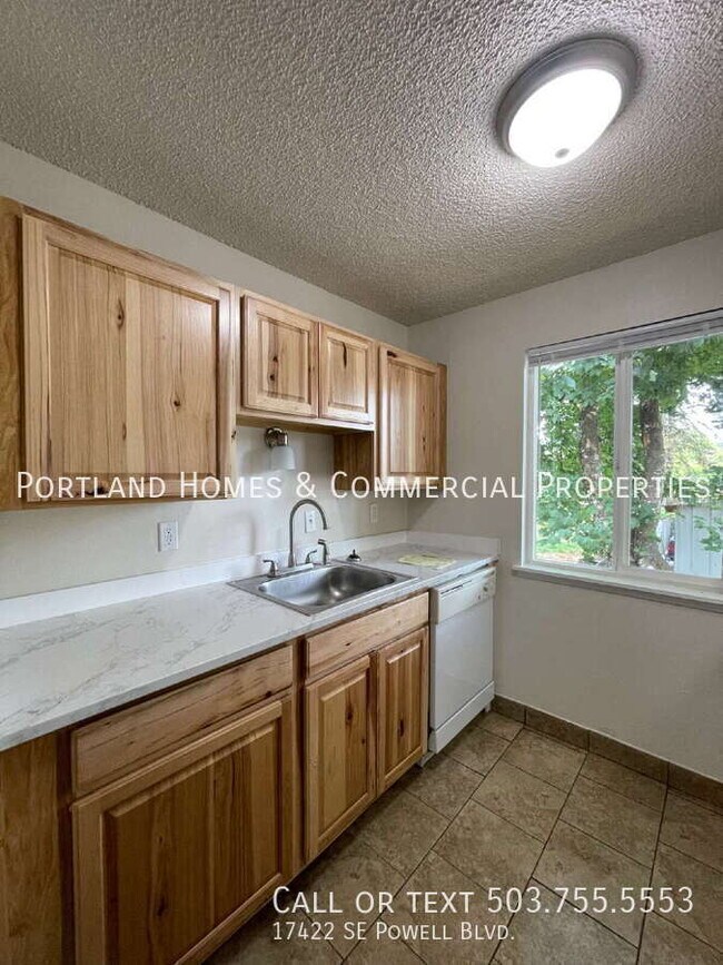 Foto del edificio - 17422 SE Powell Blvd