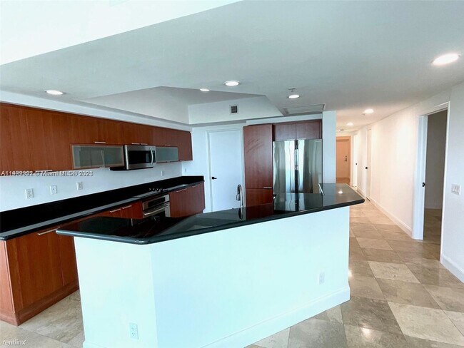 Building Photo - 3 br, 3.5 bath House - 14951 Royal Oaks Ln...