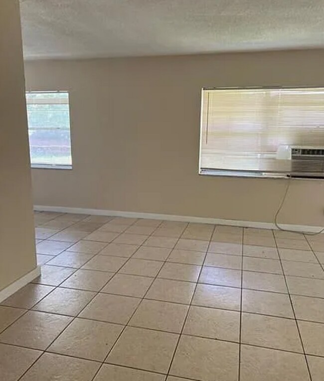 Foto del edificio - 513 SW 2nd Ct