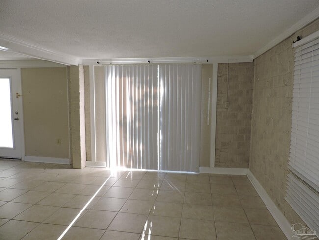 Building Photo - 1414 E Jordan St