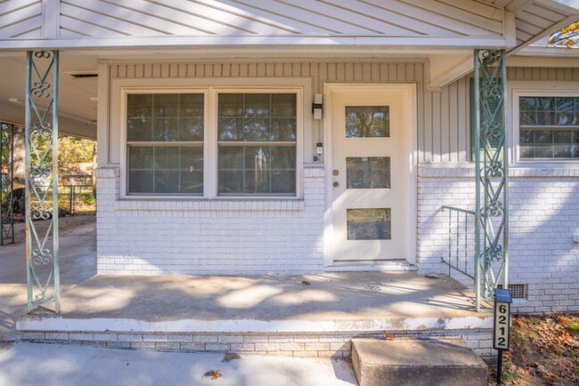 Foto del edificio - 6212 Pawnee Dr