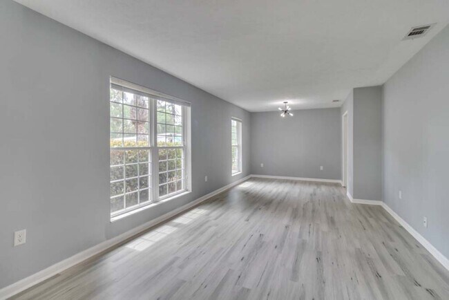 Building Photo - 22 Barksdale Dr