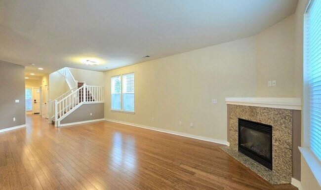 Building Photo - Bright & Spacious 4-Bedroom Home for Rent ...