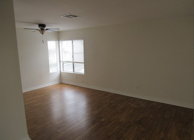 Dining space adjacent to LR - 11150 Glenoaks Blvd