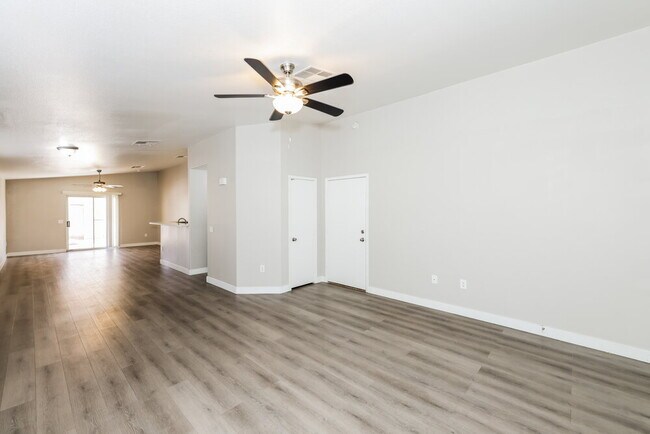 Foto del edificio - 5285 Mineral Lake Dr
