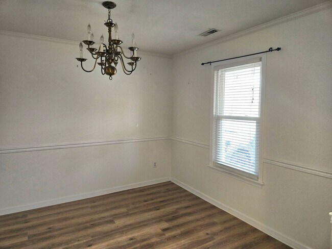 Building Photo - Beautiful Single Family Home!