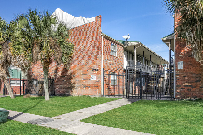 Building Photo - Plaza Park Apartments