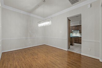 Building Photo - 2919 Royal Oaks Grove