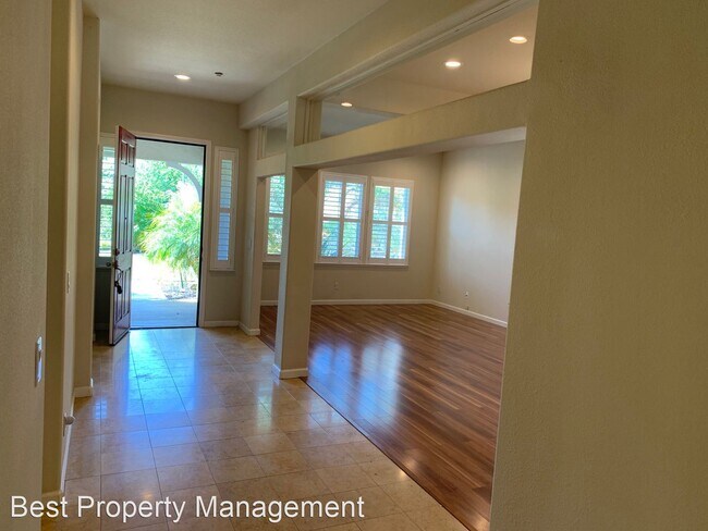 Foto del edificio - 4 br, 3 bath House - 2637 Presidio Dr
