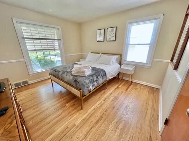 Foto del edificio - 4173 Harwood Rd