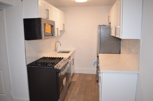 Kitchen - 2420 Morris Ave