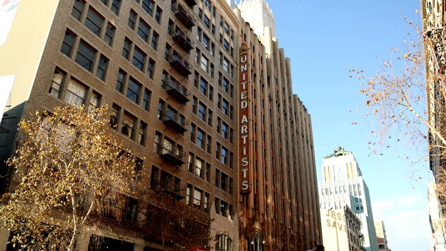 Foto del edificio - 939 S Broadway