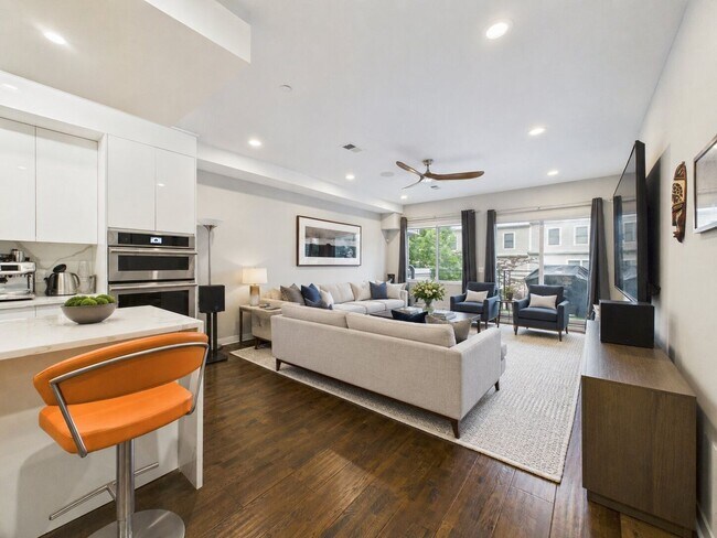 Foto del edificio - Philly Magazine-Featured Luxury 3 Bed Condo with Huge Roof Deck & Skyline Views
