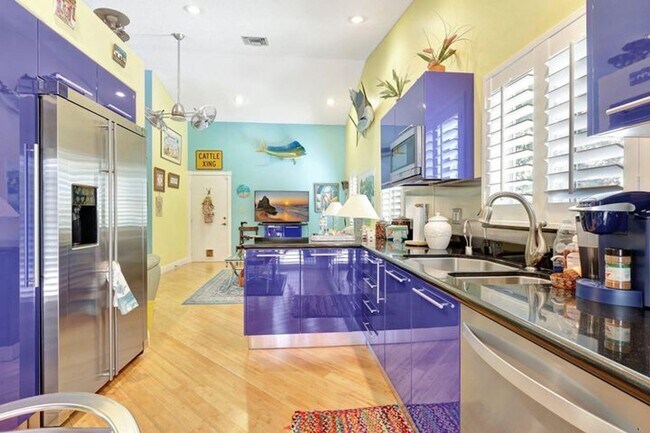 Photo - 455 Mohawk Ln House