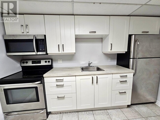 Building Photo - 7 Medhurst Dr