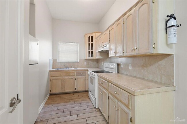 Foto del edificio - 1521 W McIntyre St