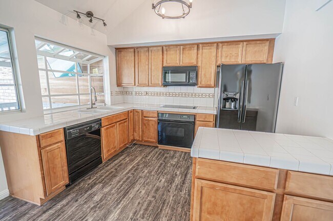 Foto del edificio - 3-Bedroom Single-Story Home with Private P...