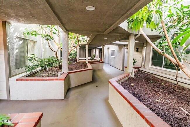Foto del edificio - 961 E California Blvd