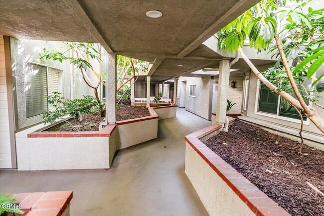 Building Photo - 961 E California Blvd