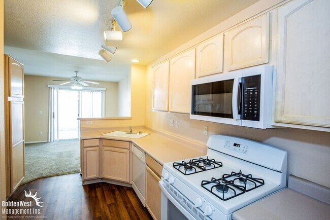 Foto del edificio - Stunning 3Bdm 2.5Ba Townhome in Henderson!