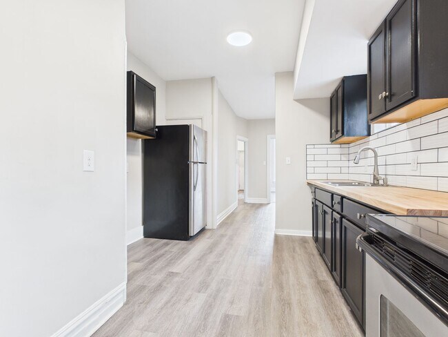 Building Photo - Spacious 4 Bedroom Single Family on Susquehanna St with Off Street Parking