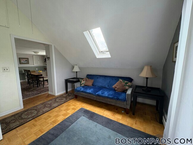 Building Photo - 370 Main St