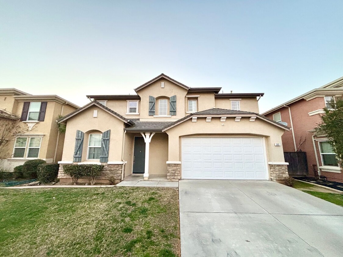 Primary Photo - Merced: $2200 3 bed 2.5 bath two story hom...