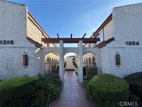 Building Photo - 1304 Elm Ave