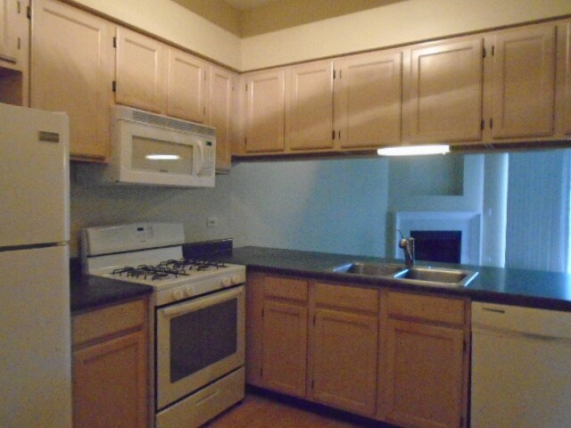 Building Photo - 574 Woodcrest Dr