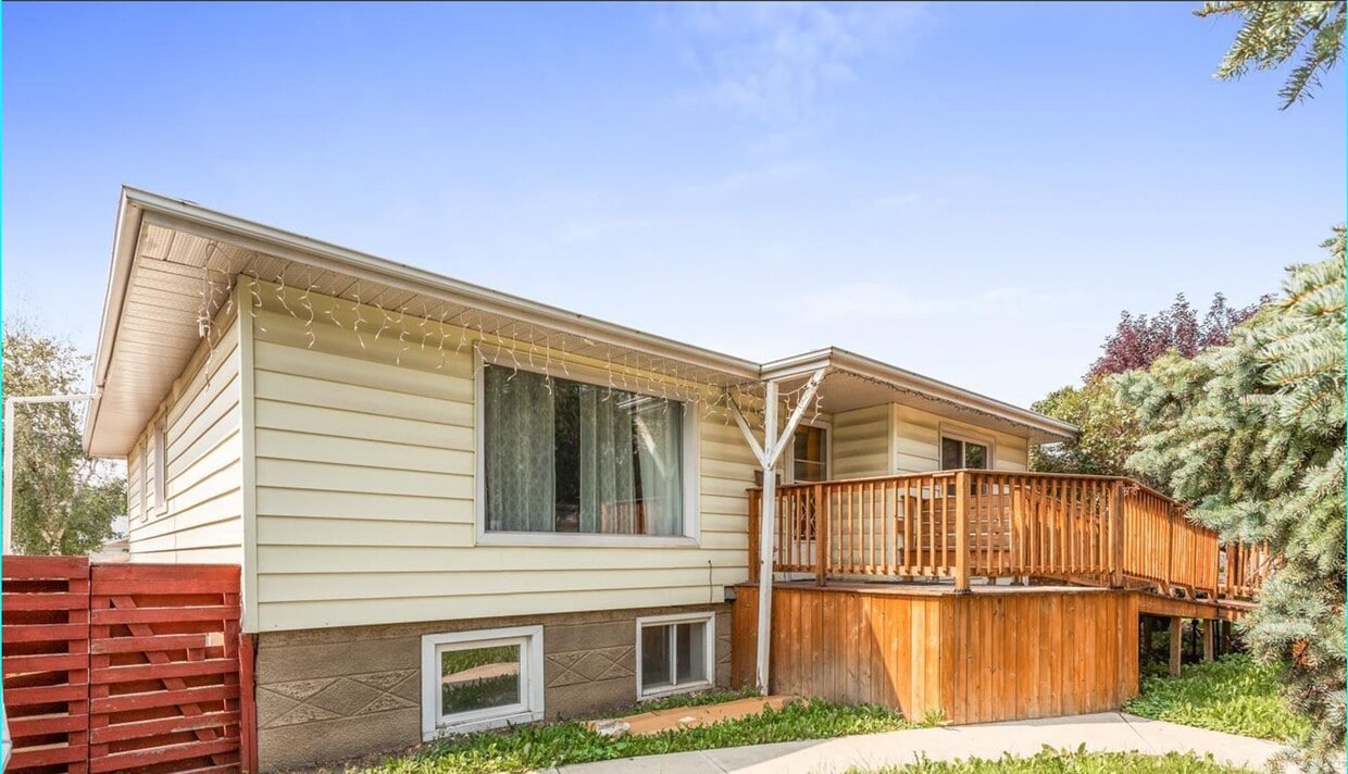 Primary Photo - 10116 71 St NW