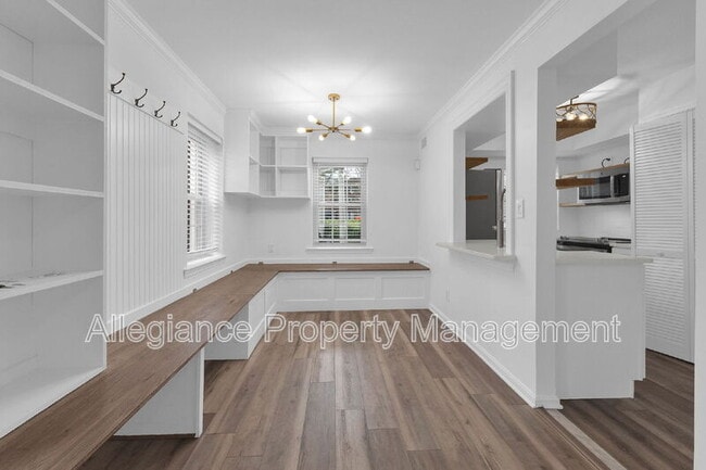 Building Photo - 1301 E Abingdon Dr