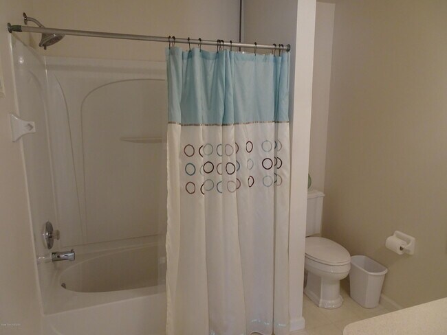 Baño principal - 1120 Luminary Cir