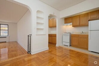 Building Photo - 2685 Creston Ave