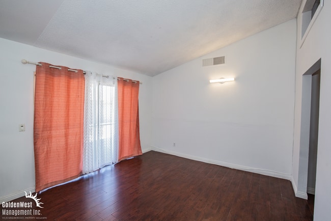 Building Photo - Charming 3Bdm 2Ba Home with Large Yard & 2-Car Garage in Central Las Vegas!