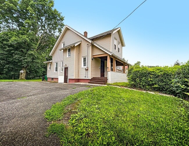 Building Photo - 116 Hampden St