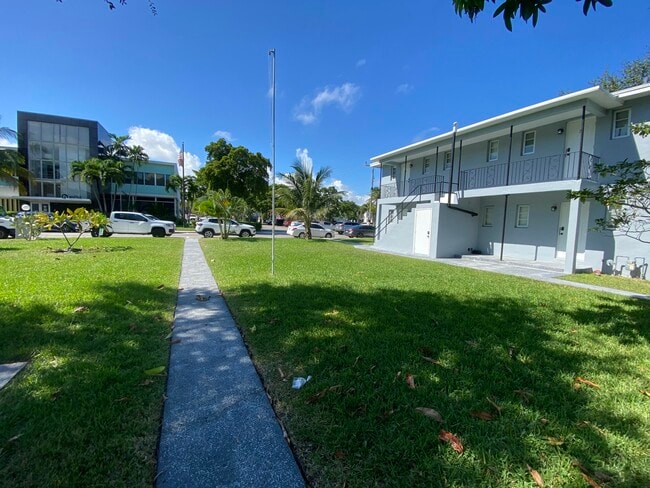 Foto del edificio - 115 Lucerne Ave