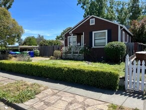 Building Photo - 1551 Menlo Ave