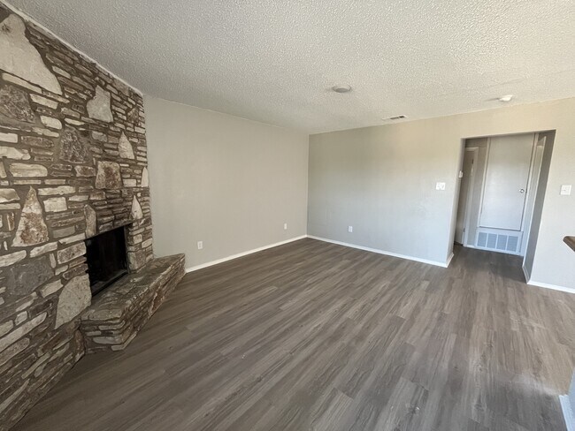 Building Photo - 815 Bracewood Cir