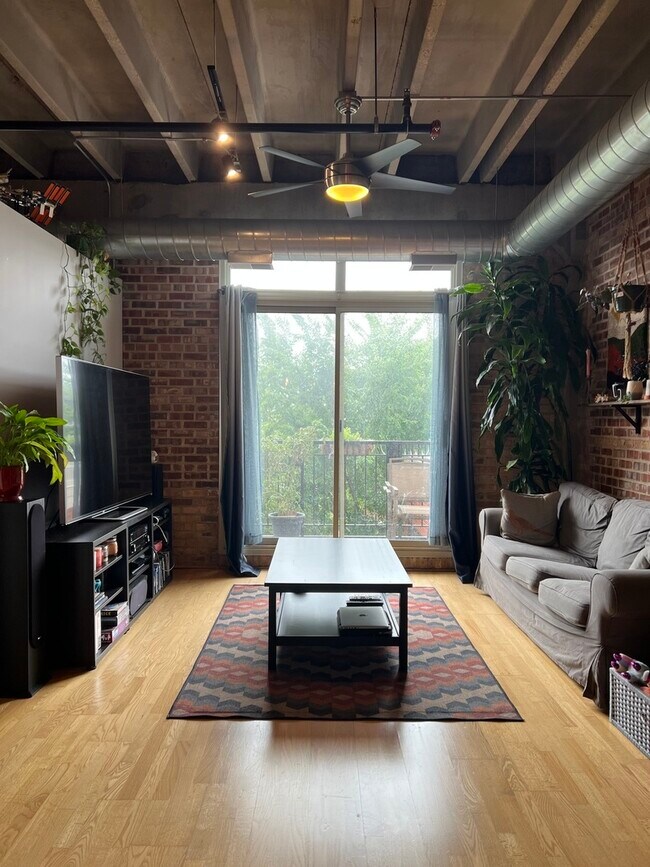 Foto del edificio - 1740 N Maplewood Ave