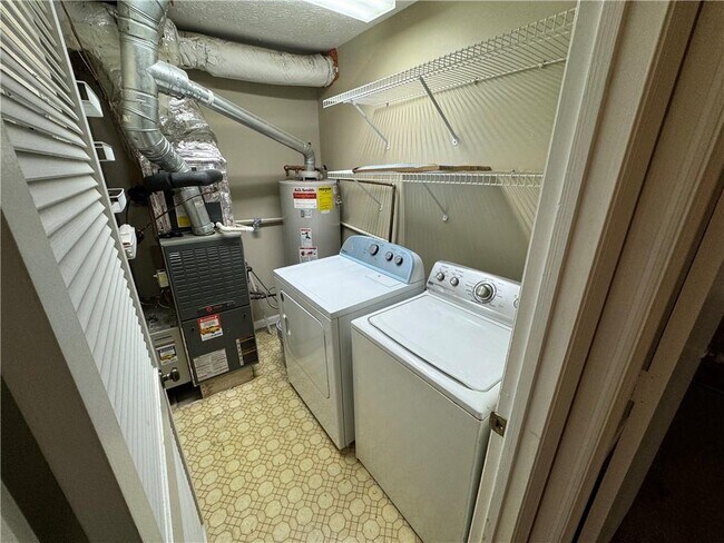 Foto del edificio - 1917 Brian Way