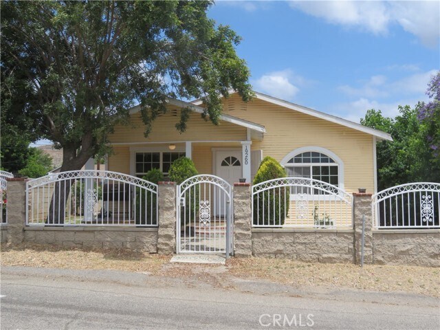 Primary Photo - 19260 Diplomat Ave