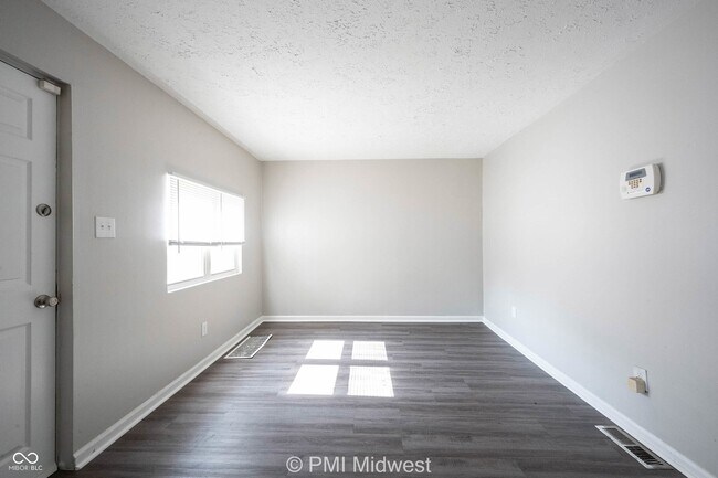 Foto del edificio - 524 W 23rd St